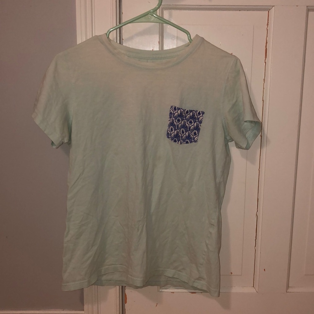 VINEYARD VINES T SHIRT!